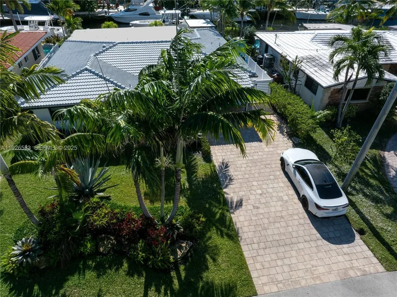 2734 SE 14th St, Hillsboro Beach, Florida, United States. - Photo 9