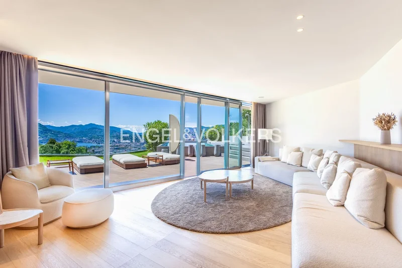Peace and privacy with a panoramic lake view