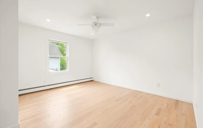 8 Maple Street, Roslyn Harbor, New York, United States. - Photo 22