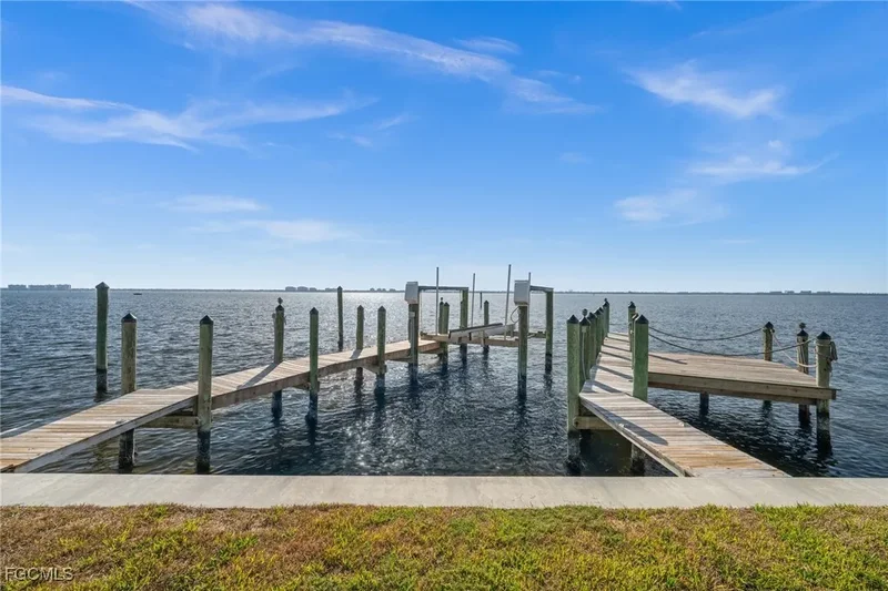 264 Bayshore Drive, Cape Coral, FL 33904, Cape Coral, Florida, United States. - Photo 35