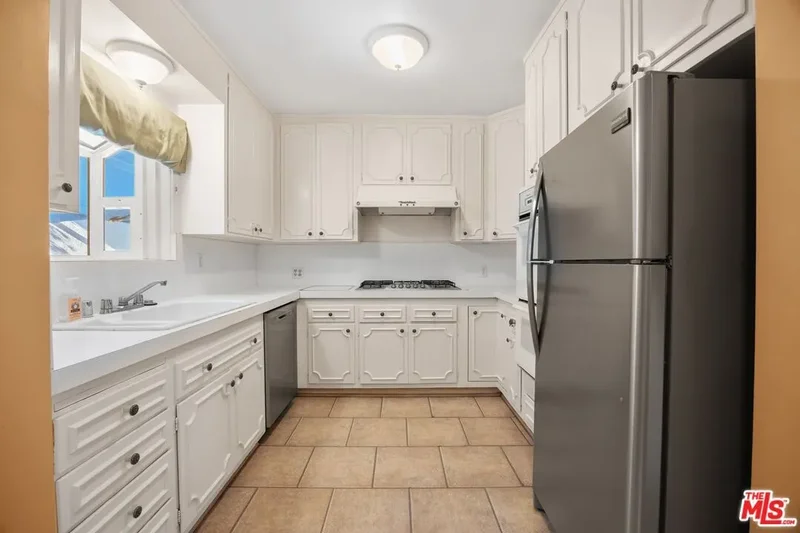 9044 Elevado St, Los Angeles, California, United States. - Photo 2