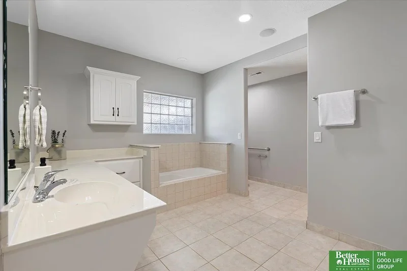16831 Chandler Street, Omaha, NE 68136, Omaha, Nebraska, United States. - Photo 53