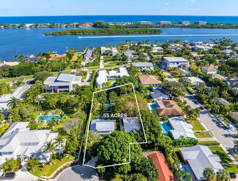 Single Family Residence in West Palm Beach