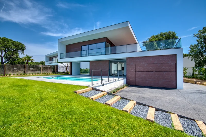 New Modern Design House With Panoramic Views