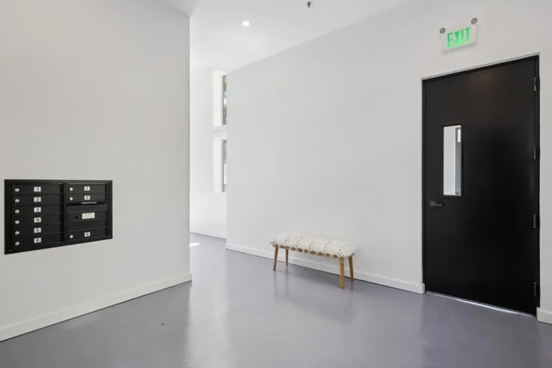 1433 Floribunda Avenue, Burlingame, California, United States. - Photo 4