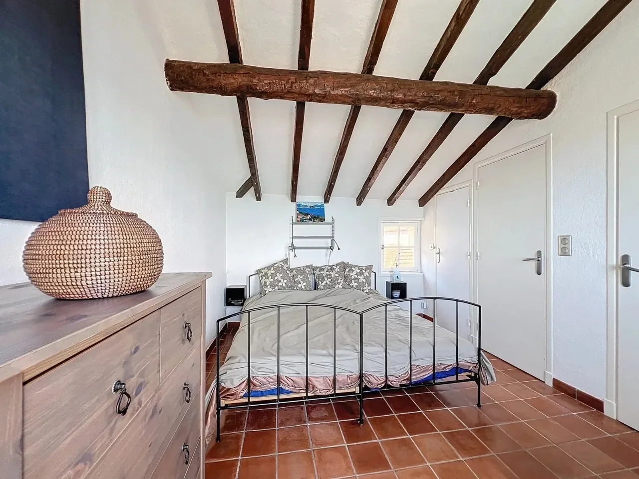 Villefranche-sur-Mer, Old Town, charming 2-room apartment 47.51M2, 6M2 balcony, sea view, optional c