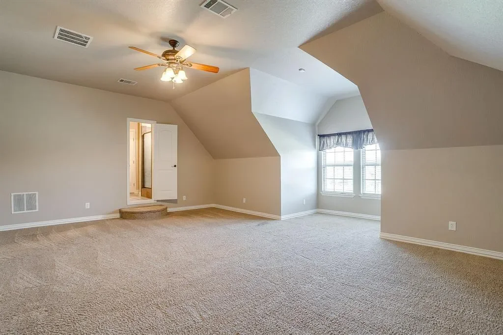 9549 Dickson Road, Fort Worth, Texas, United States. - Photo 24