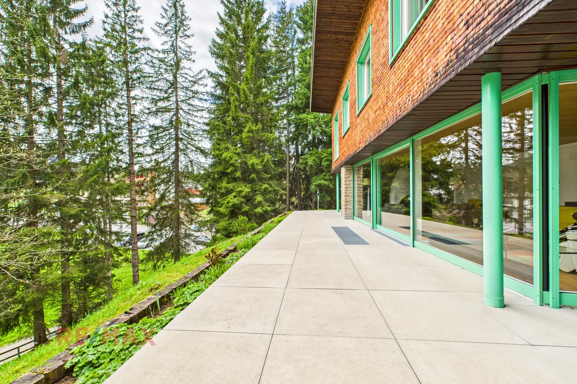 Exterior photo 8