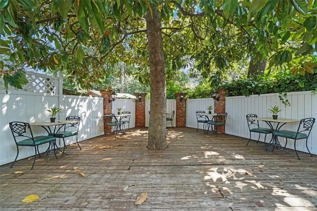 Exterior photo 11