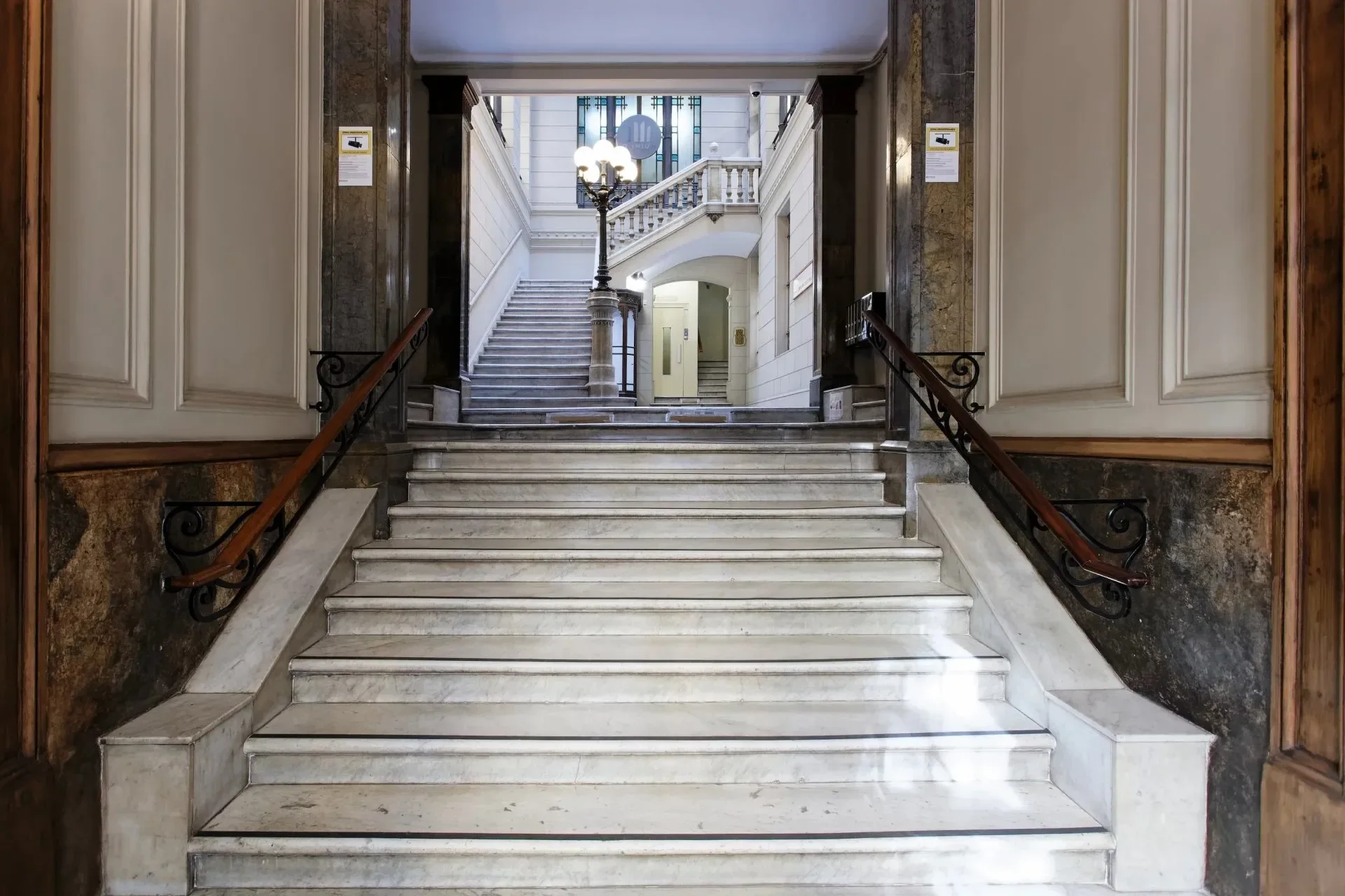 Elegant 3-Bedroom Duplex with Terrace in the Eixample
