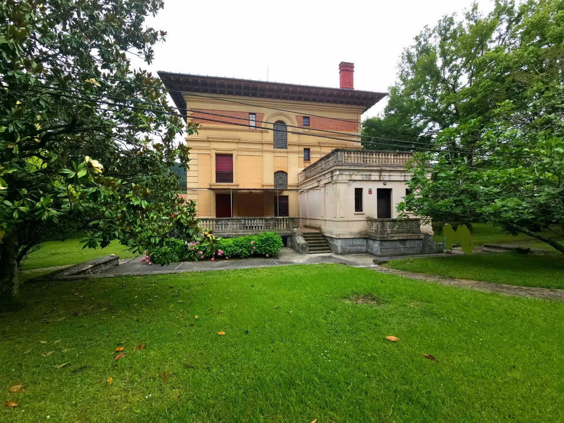 Exterior photo 7
