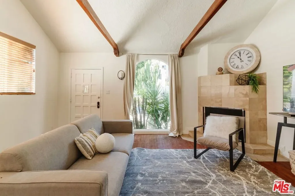 2060 High Tower Drive, Los Angeles, California, United States. - Photo 14