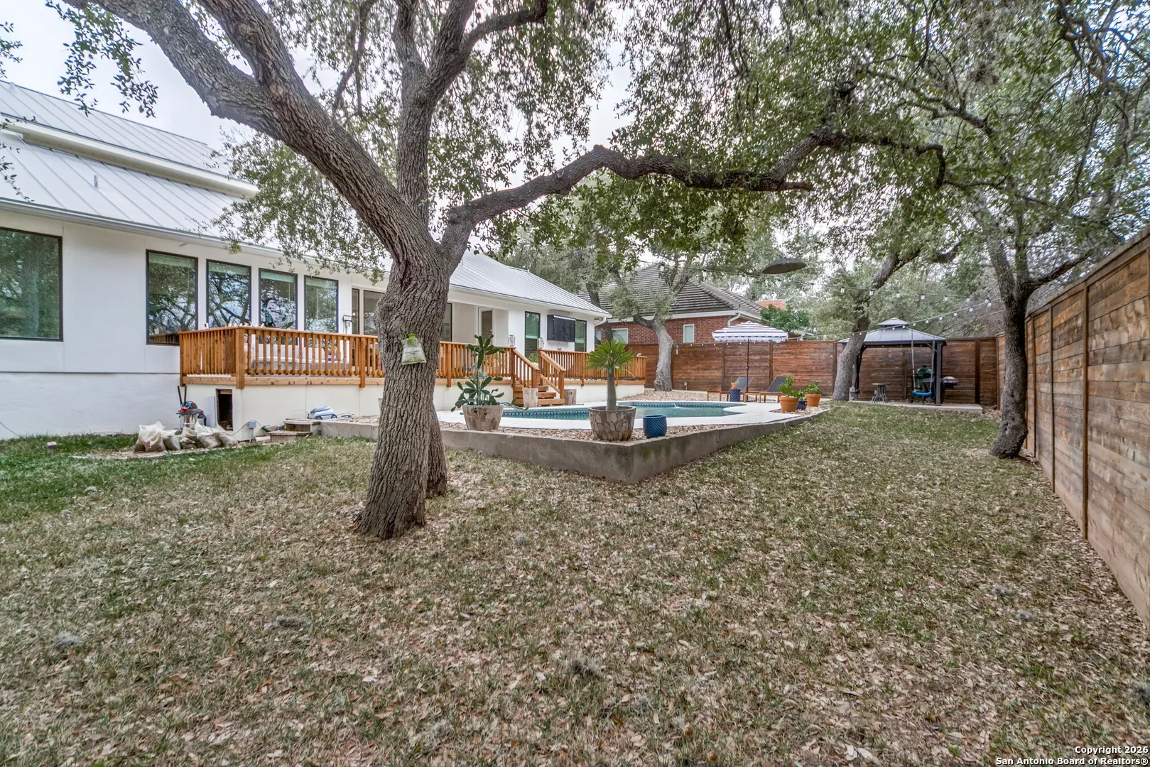 Exterior photo 9