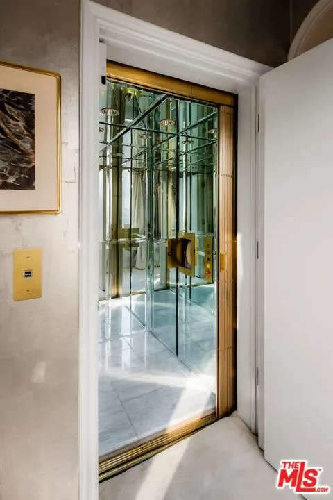 10275 Century Woods Drive, Los Angeles, California, United States. - Photo 14