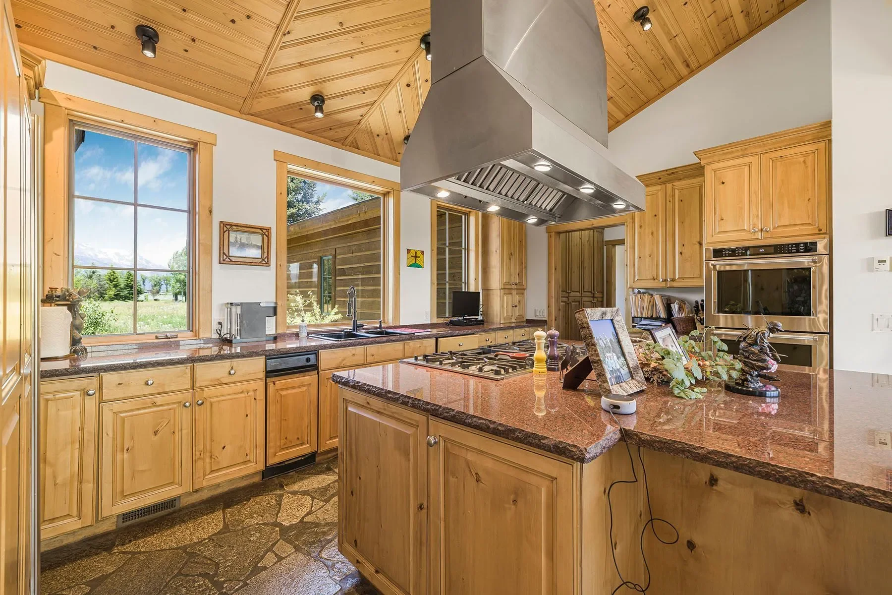 450 E Oatgrass Road , Jackson, WY 83001, Jackson, Wyoming, United States. - Photo 34