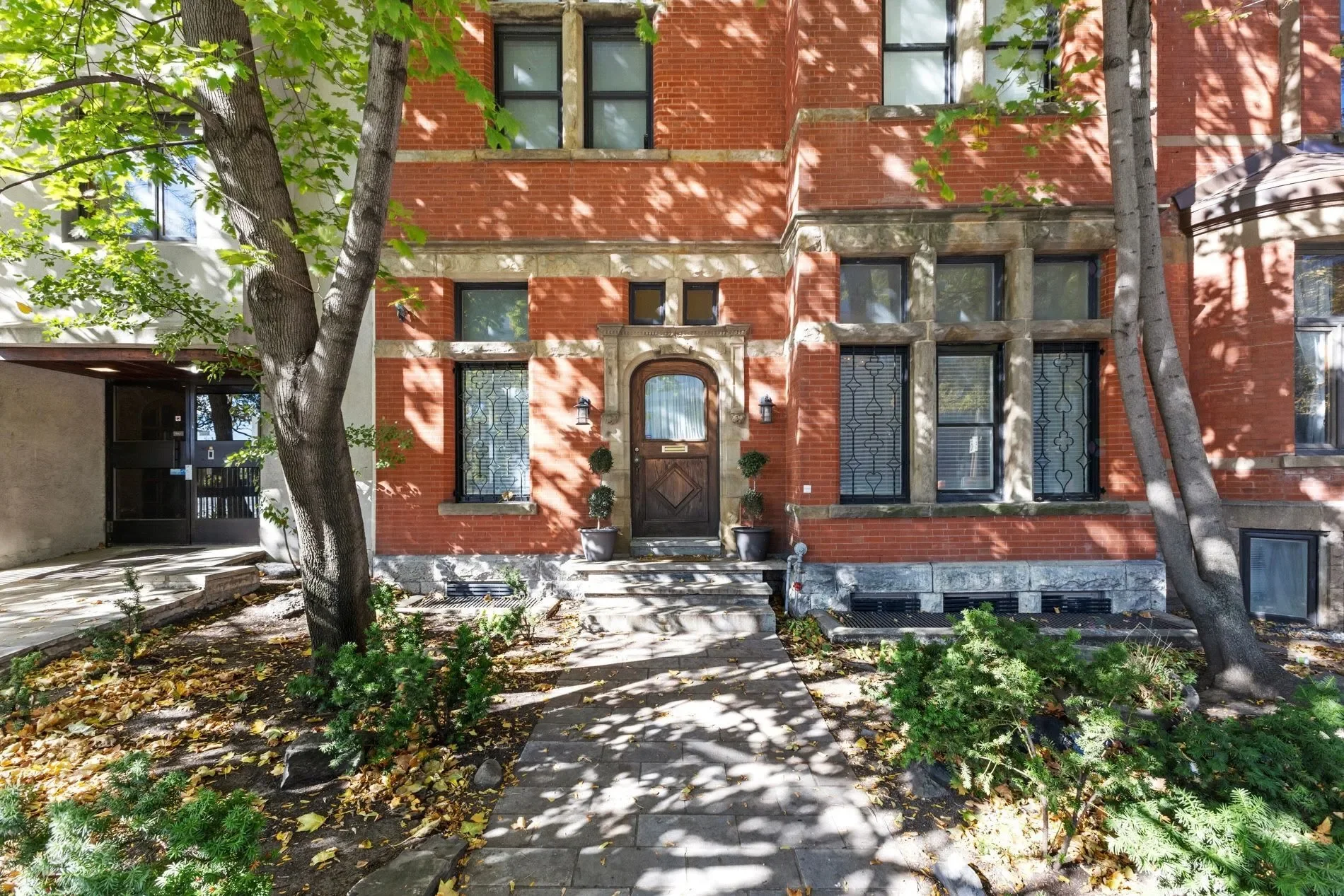 Exterior photo 2