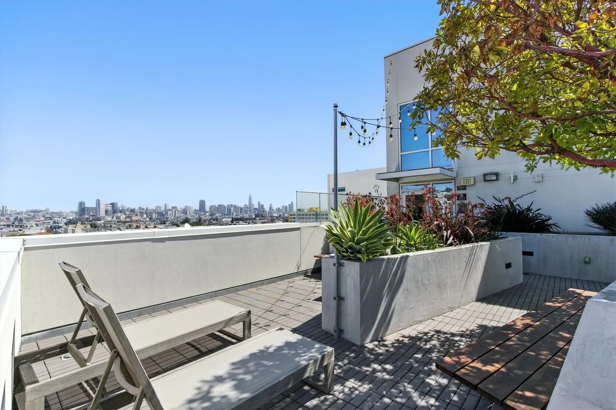Exterior photo 9