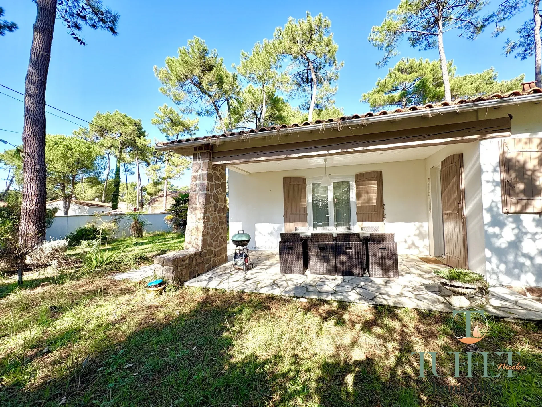 Exterior photo 5