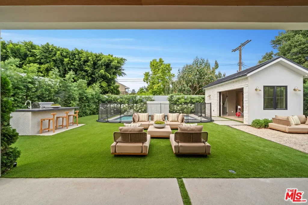 11317 Valley Spring Lane, Los Angeles, California, United States. - Photo 3