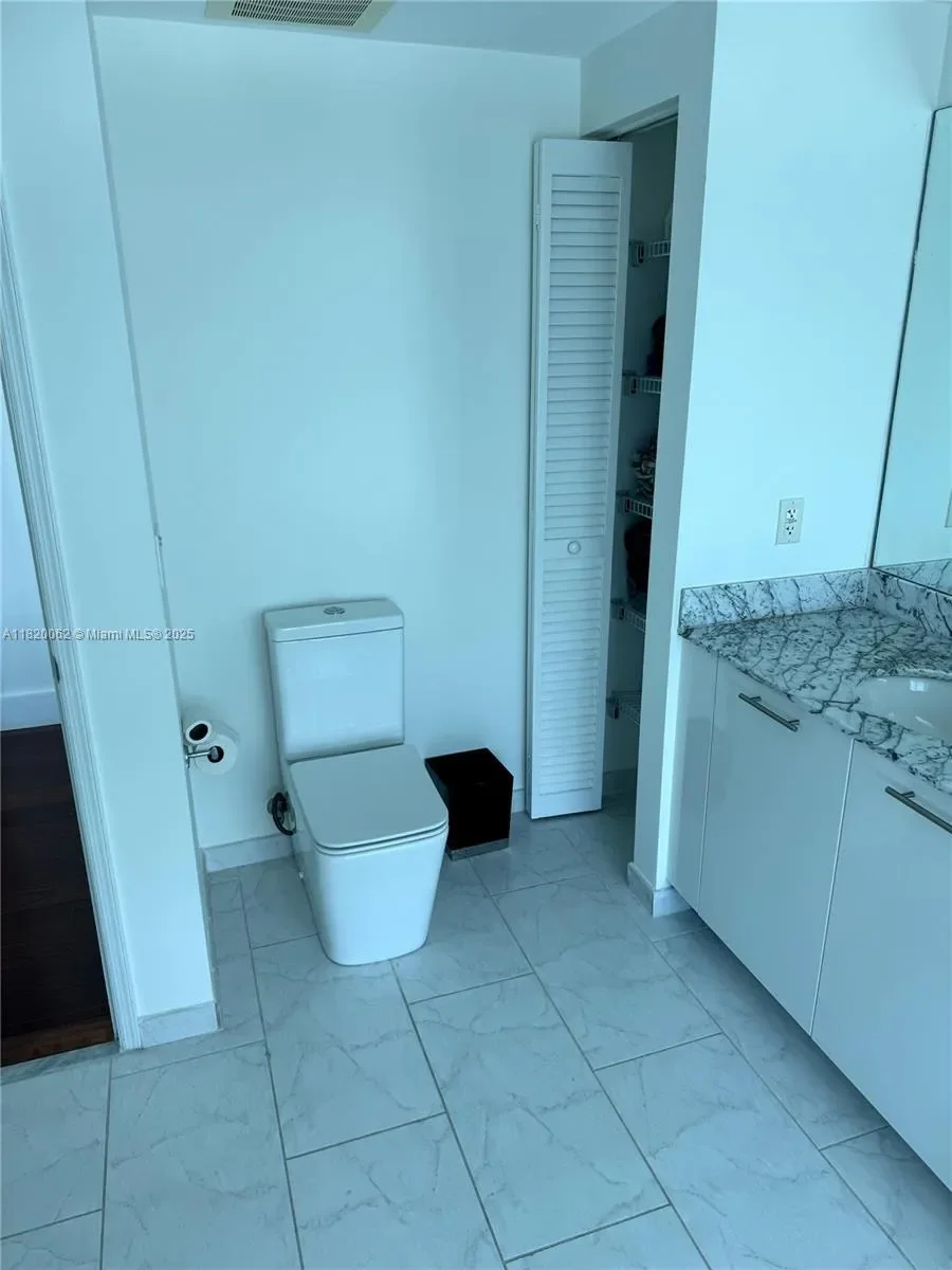 950 Brickell Bay Dr, #3710, Miami, Florida, United States. - Photo 23