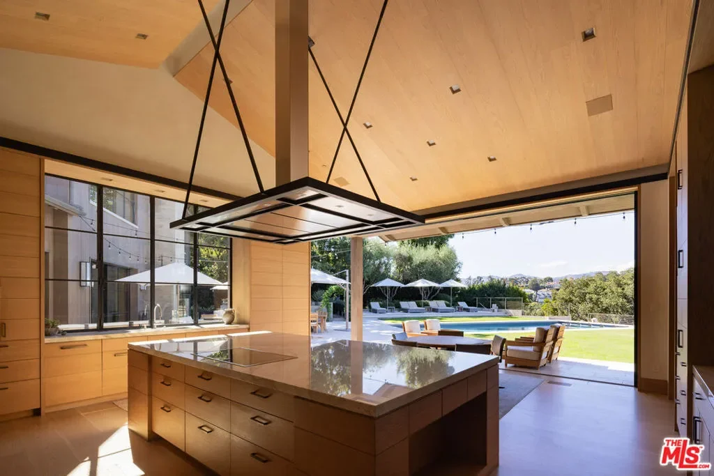 859 Woodacres Road, Santa Monica, California, United States. - Photo 12