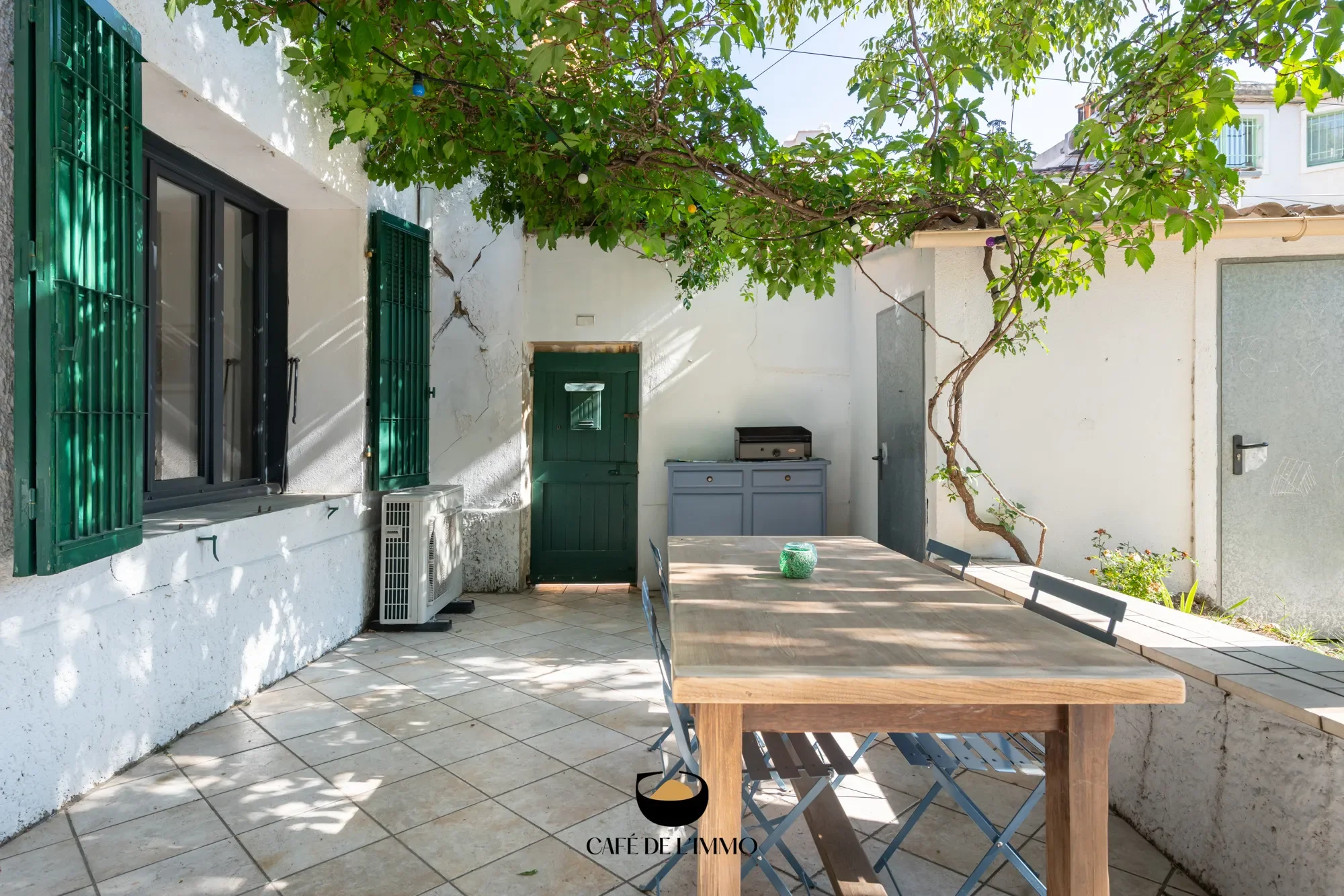 Exterior photo 4