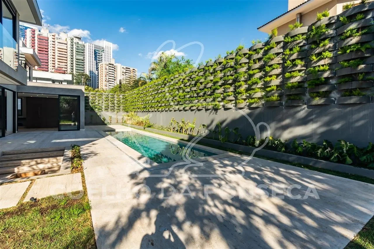 Exterior photo 6