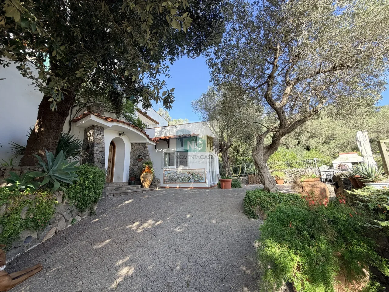 Exterior photo 9