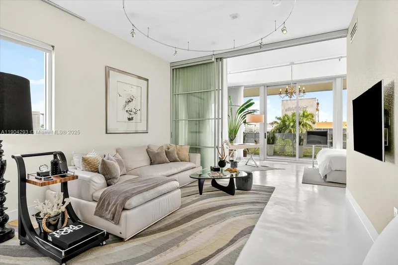 1700 Meridian Ave, Miami Beach, Florida, United States. - Photo 15