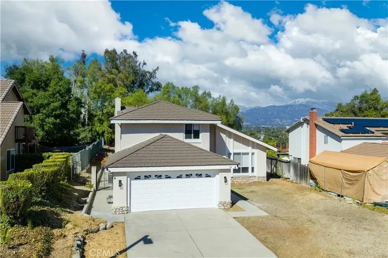 19 Viewpoint, Pomona, California, United States. - Photo 2