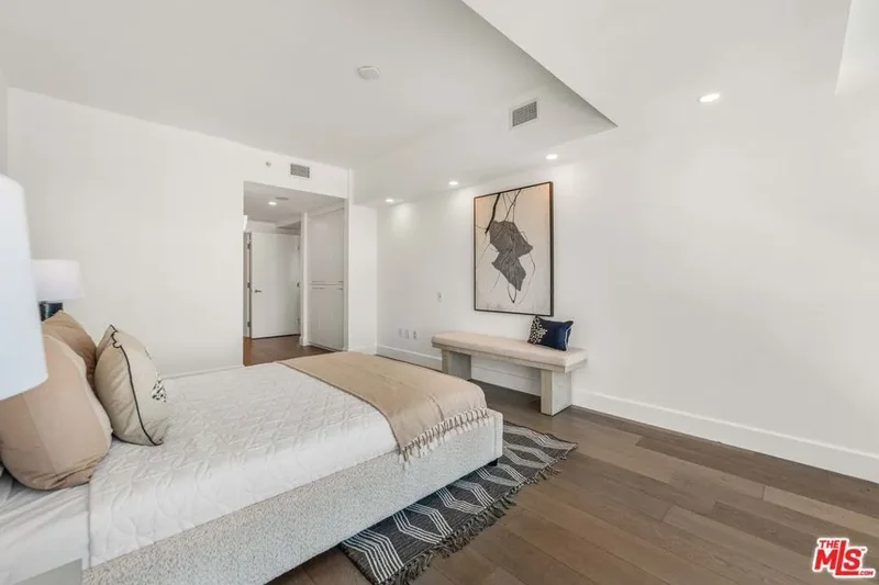 13600 Marina Pointe Drive 1904, Marina del Rey, California, United States. - Photo 27