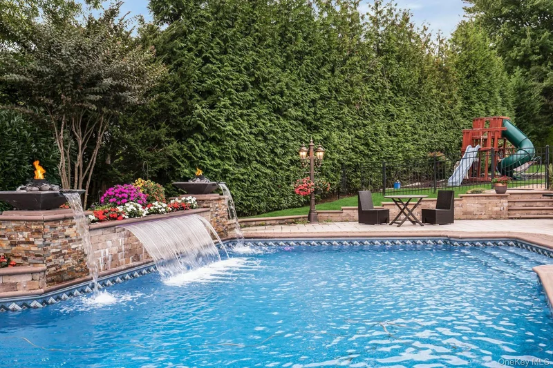 1 Regency Lane, Huntington Station, New York, United States. - Photo 19