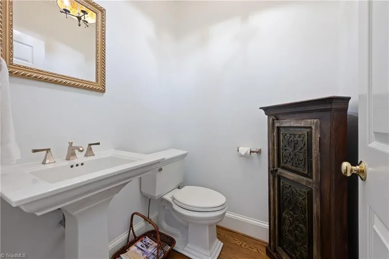 3300 Forsyth Drive, Greensboro, North Carolina, United States. - Photo 38