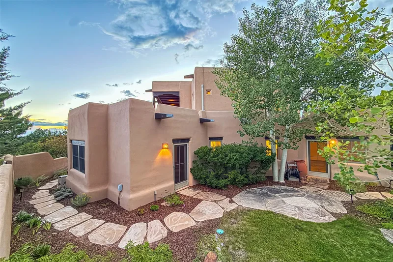 1097 Mansion Ridge Road , Santa Fe, NM 87501, Santa Fe, New Mexico, United States. - Photo 31