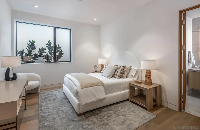 521 S Rios Ave, Solana Beach, California, United States. - Photo 2