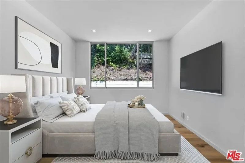 1836 Loma Vista Drive, Beverly Hills, California, United States. - Photo 36