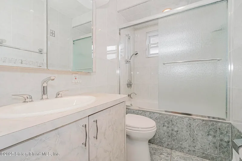 197 Slater Boulevard, New York, New York, United States. - Photo 27