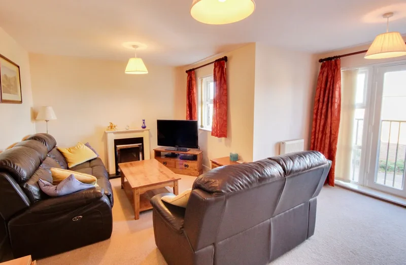32 Highbank, Haywards Heath, RH16 4TU, Haywards Heath, England, United Kingdom. - Photo 3