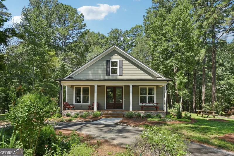 Single Family Residence in Oxford
