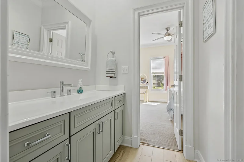 305 South Gate Lane, Fairfield, CT, 06890, USA, Fairfield, Connecticut, United States. - Photo 21