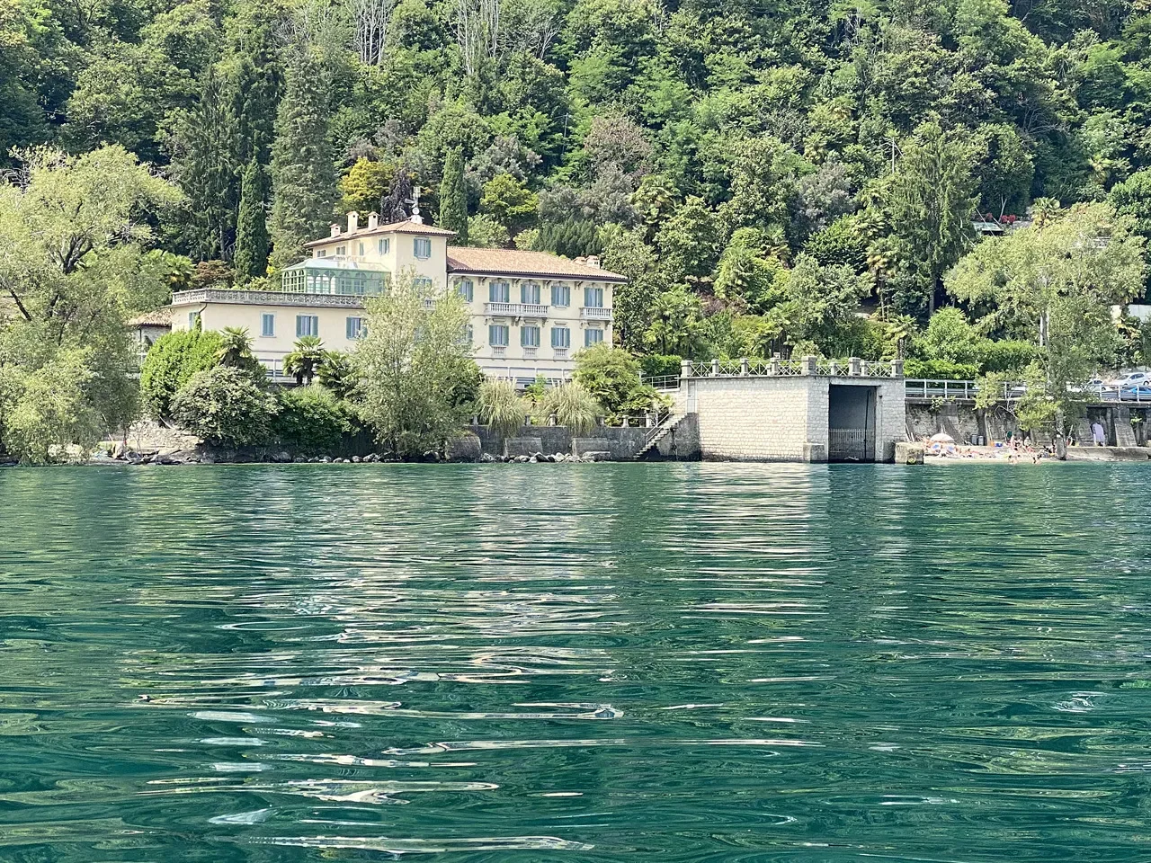 Nineteenth-century villa with park, private beach and dock