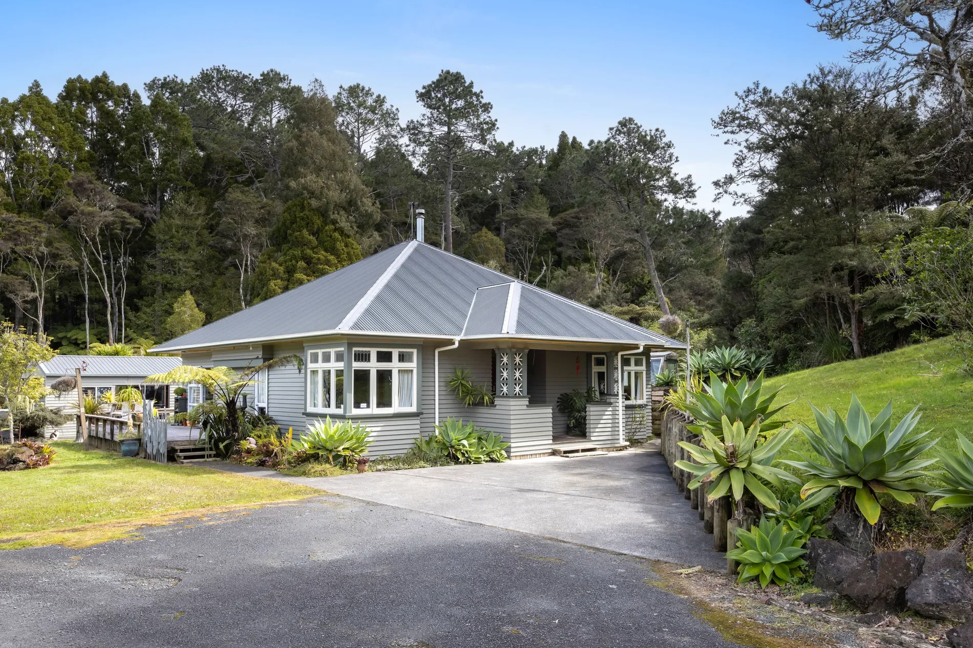Exterior photo 9