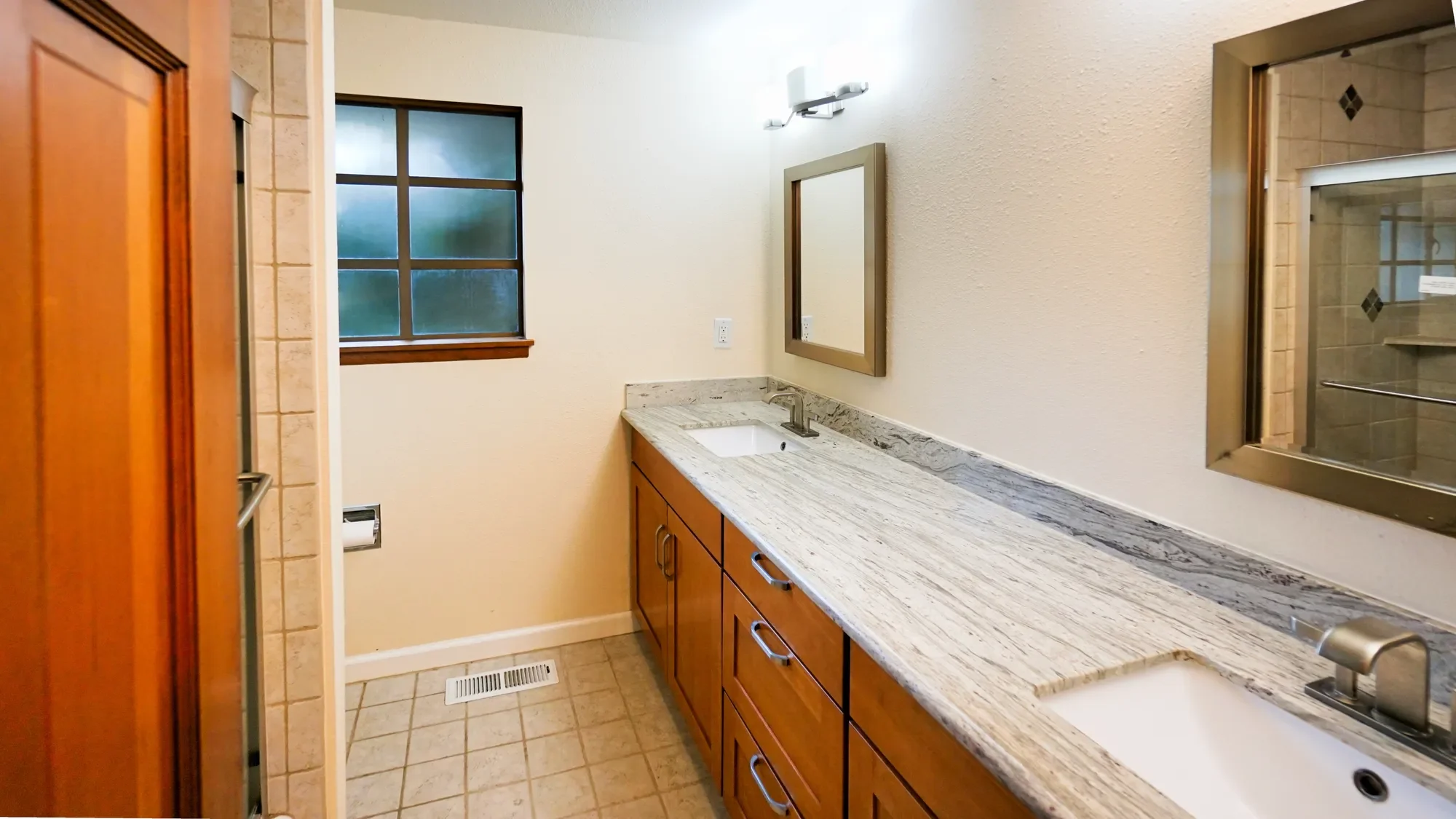 16902 28th Ave SW , Burien, WA 98166, Burien, Washington, United States. - Photo 13