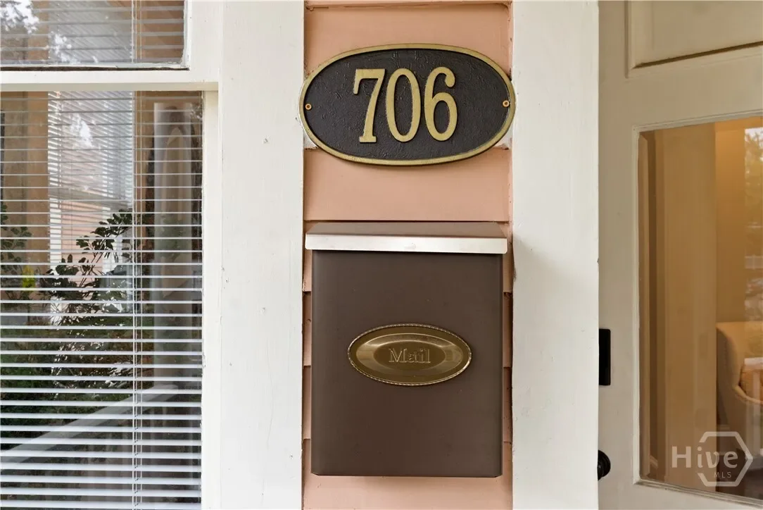 706 E Henry Street, Savannah, Georgia, United States. - Photo 6