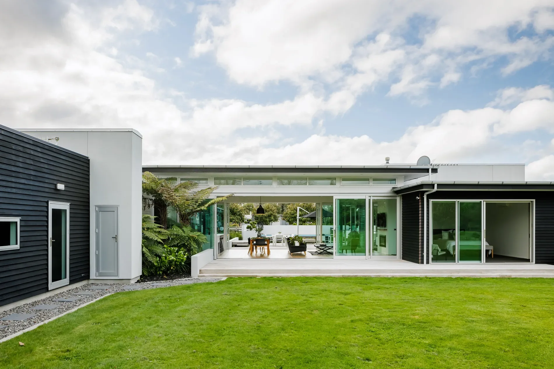 Exterior photo 3