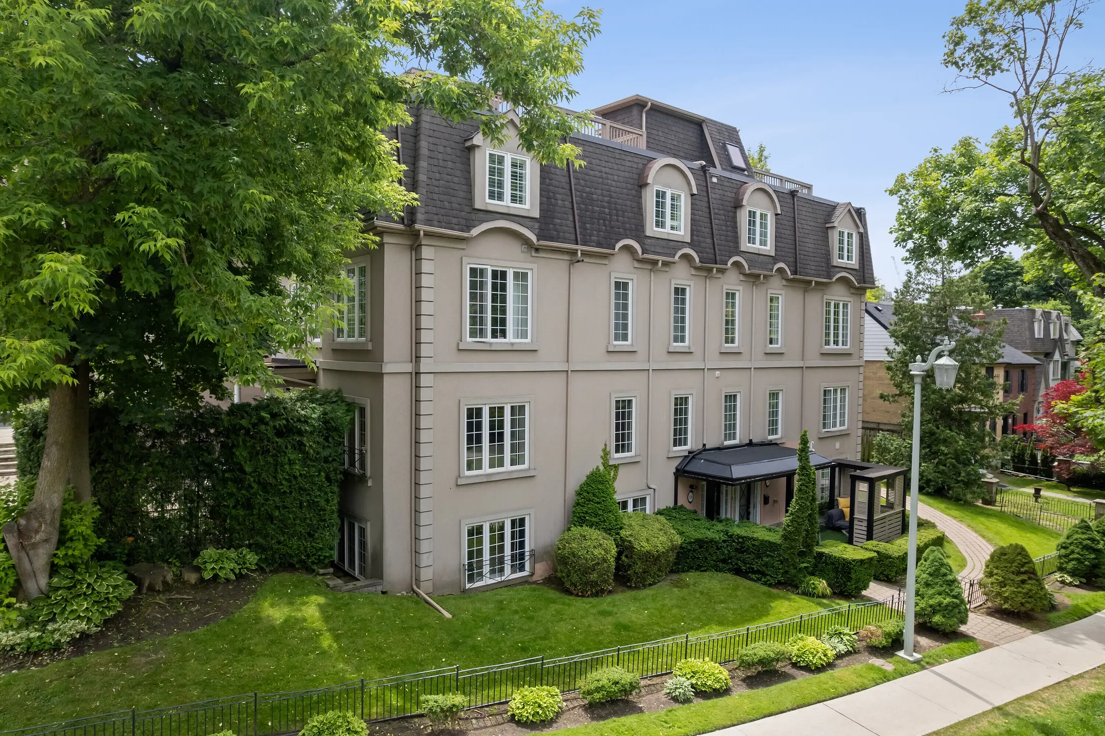 Exterior photo 1