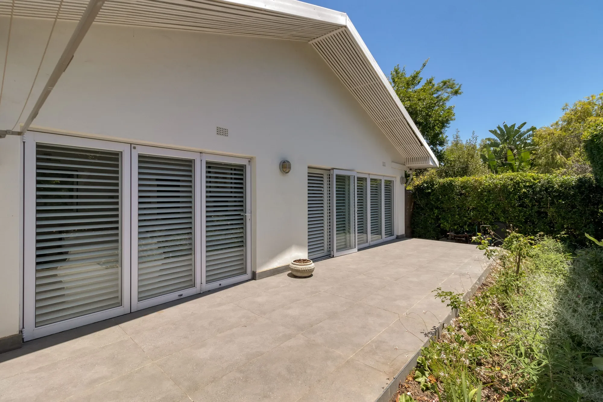 Exterior photo 5