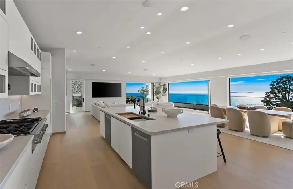 31 N Vista De Catalina, Laguna Beach, California, United States. - Photo 21