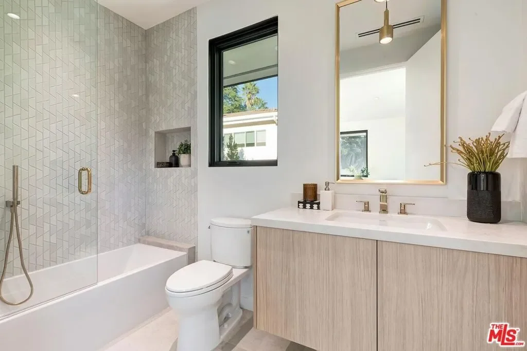 16879 Mooncrest Drive, Los Angeles, California, United States. - Photo 36