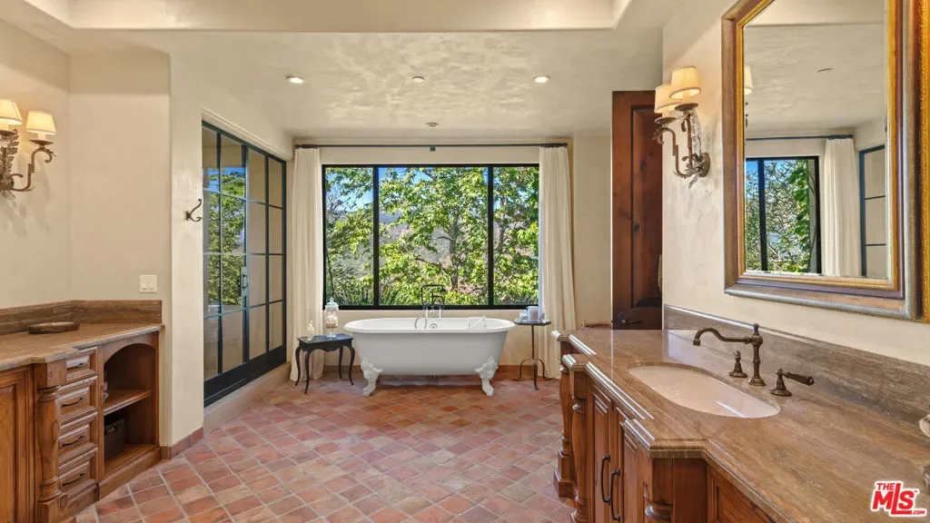 2900 Corral Canyon Road, Malibu, California, United States. - Photo 11